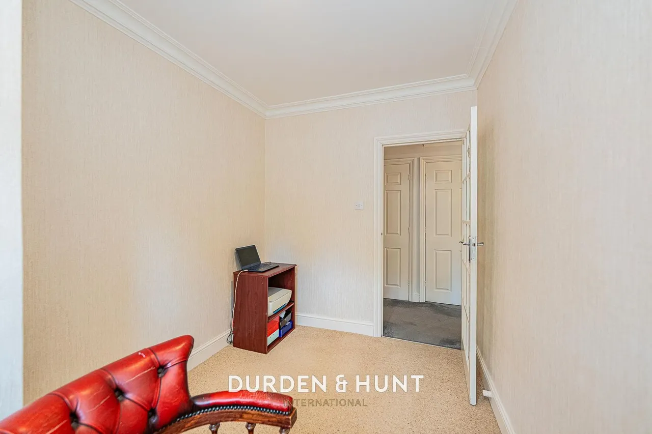 Manor Road, Lambourne End, RM4, photo 15