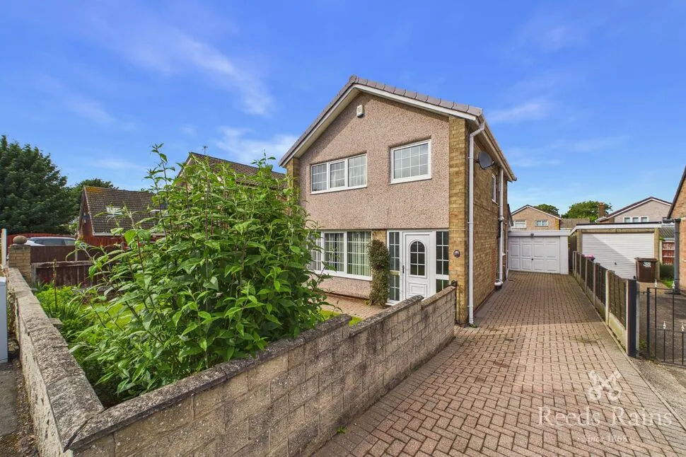 3 bed house for sale — Devonshire Drive, North Anston, South Yorkshire, S25