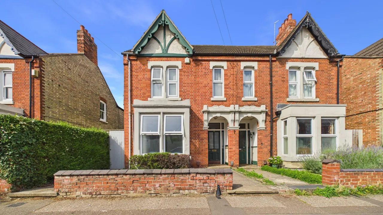 4 bed house for sale — All Saints Road, Peterborough, PE1