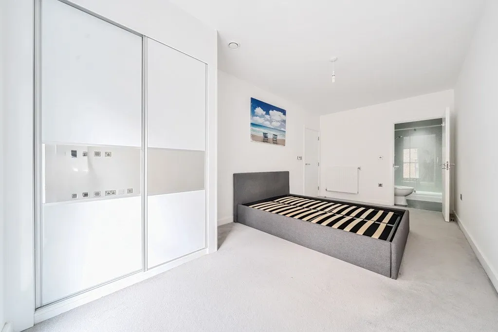 Rolfe Terrace, London, SE18, photo 2