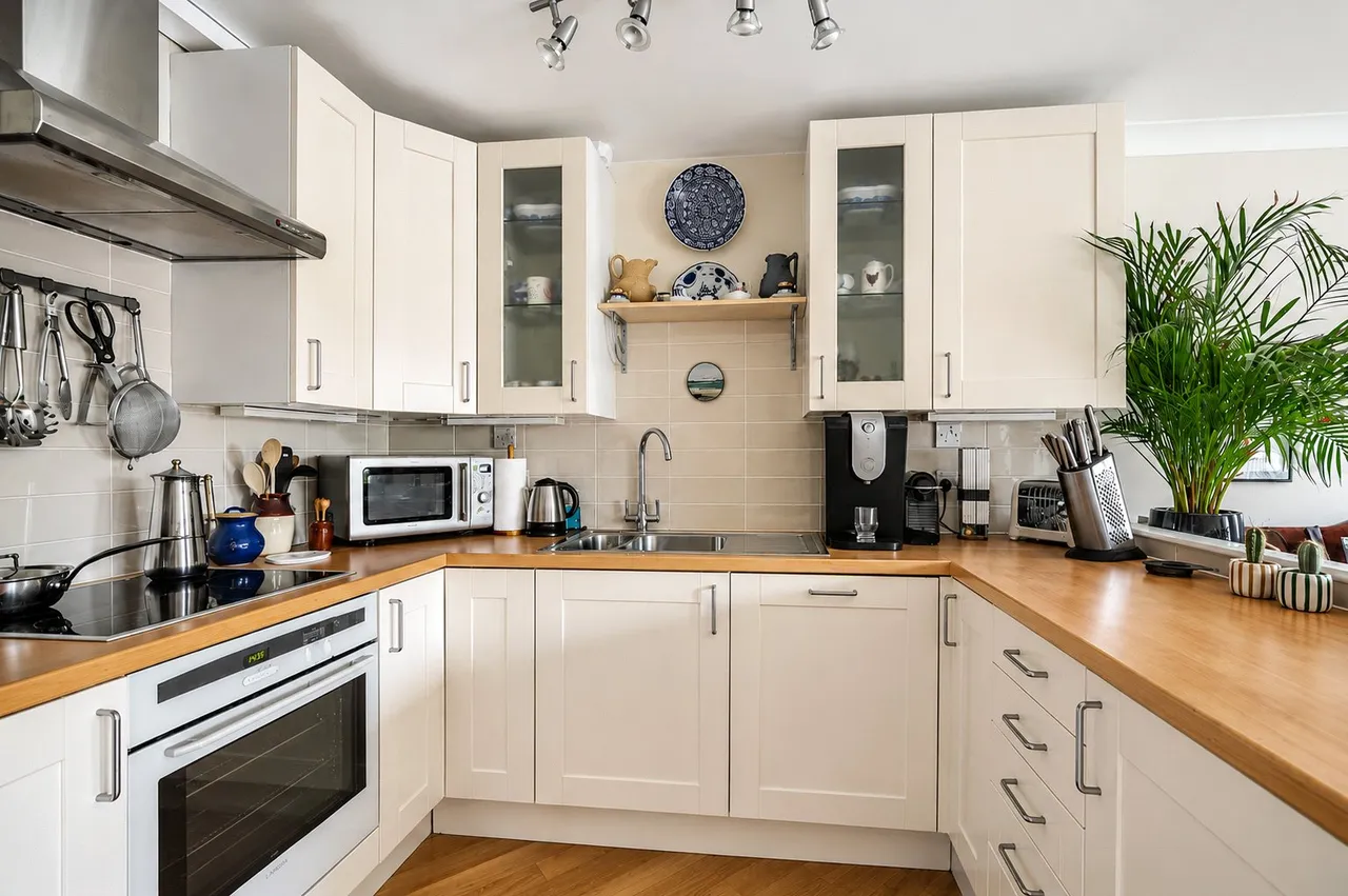 Waterside Court, Alton, GU34, photo 4