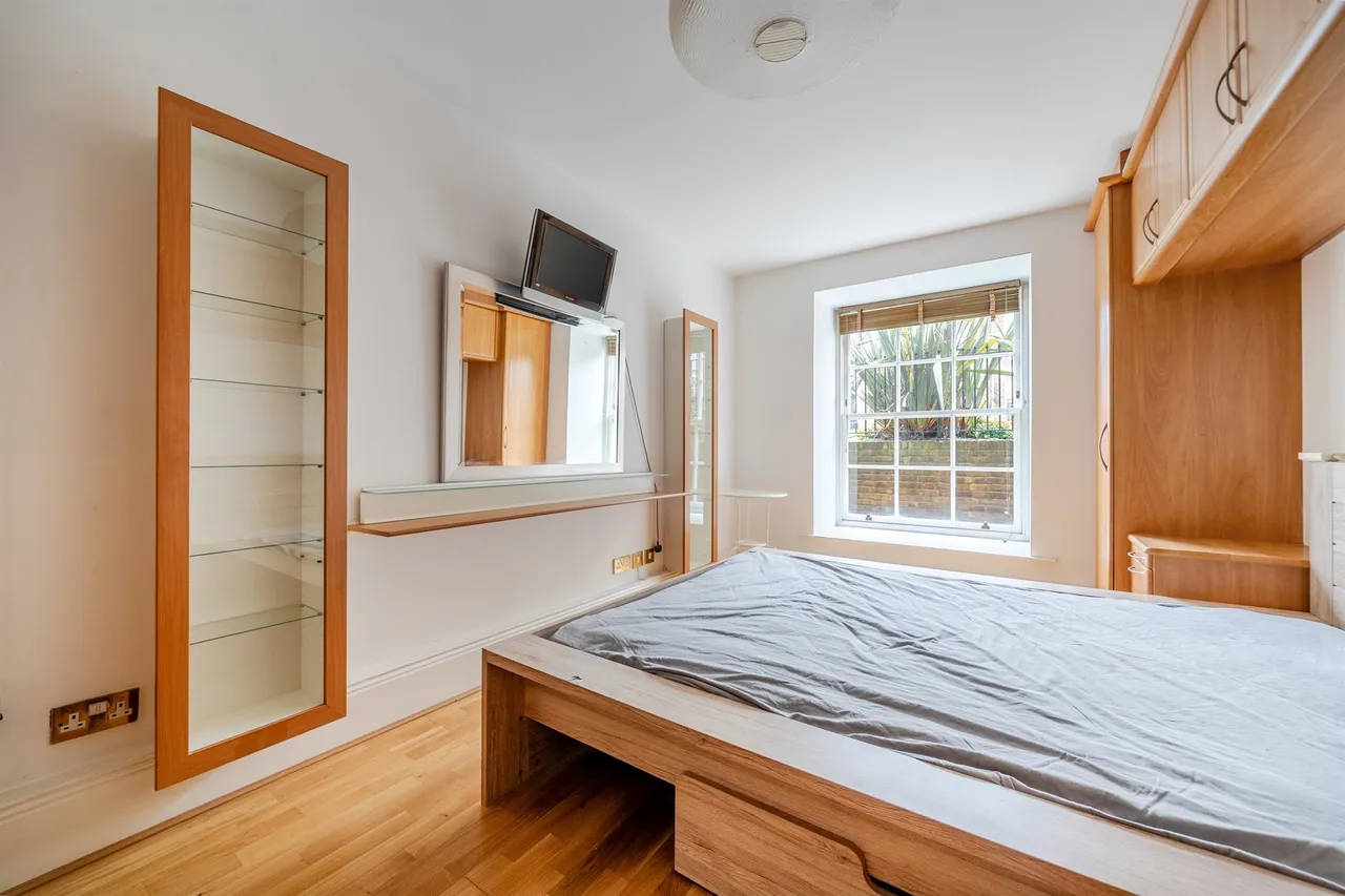 Royal Drive, London, N11, photo 13