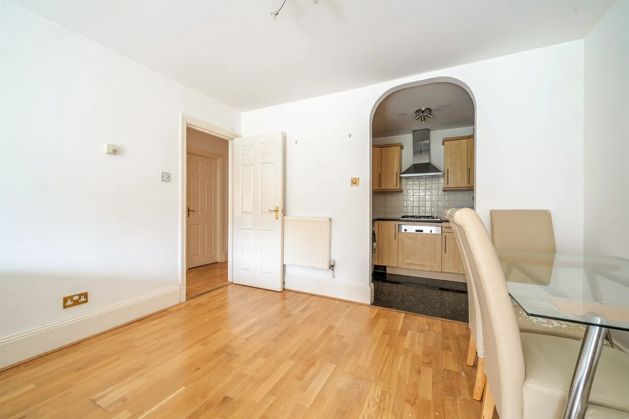 Royal Drive, London, N11, photo 14