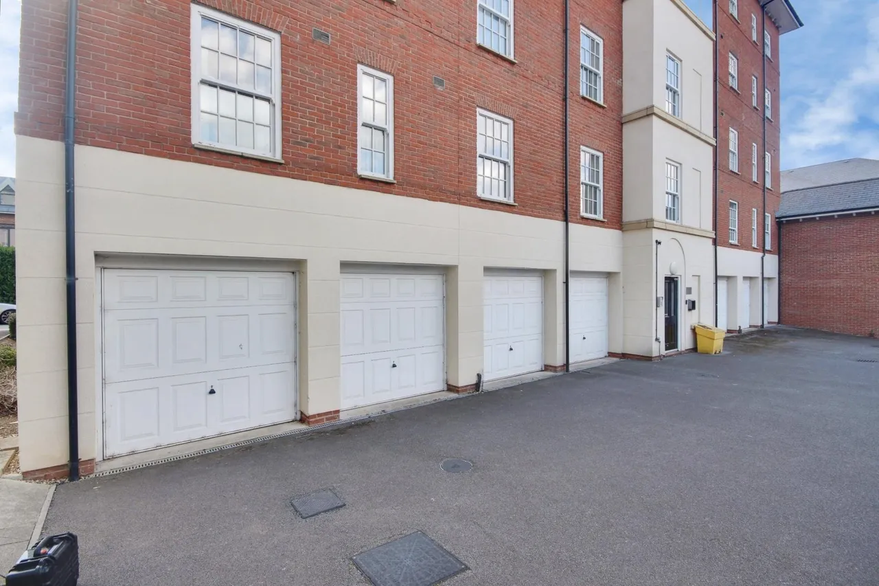 Harescombe Drive, GRH (Gloucestershire Royal Hospital), Gloucester, GL1, photo 11