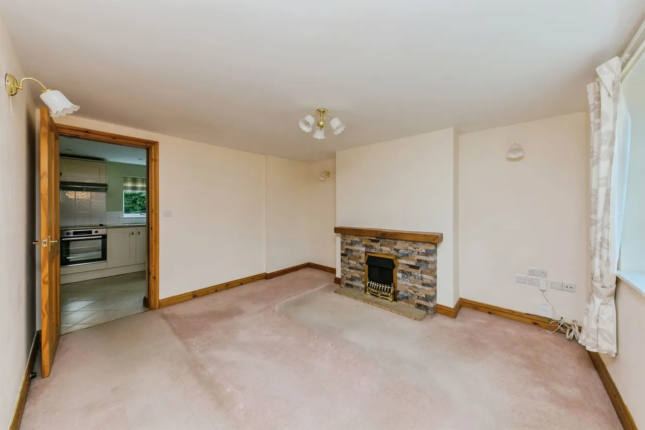 School Lane, Leigh, ST10, photo 10
