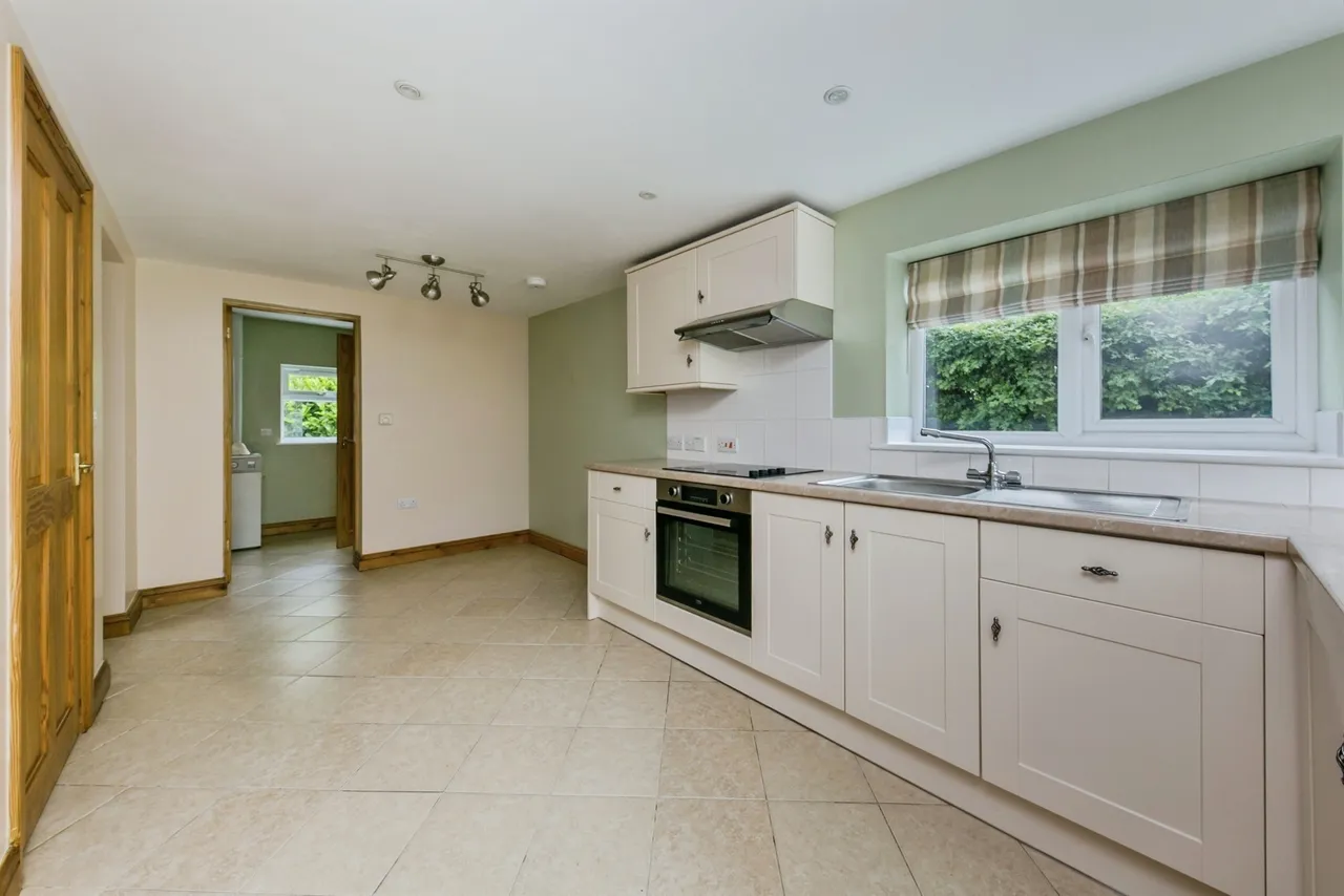 School Lane, Leigh, ST10, photo 5