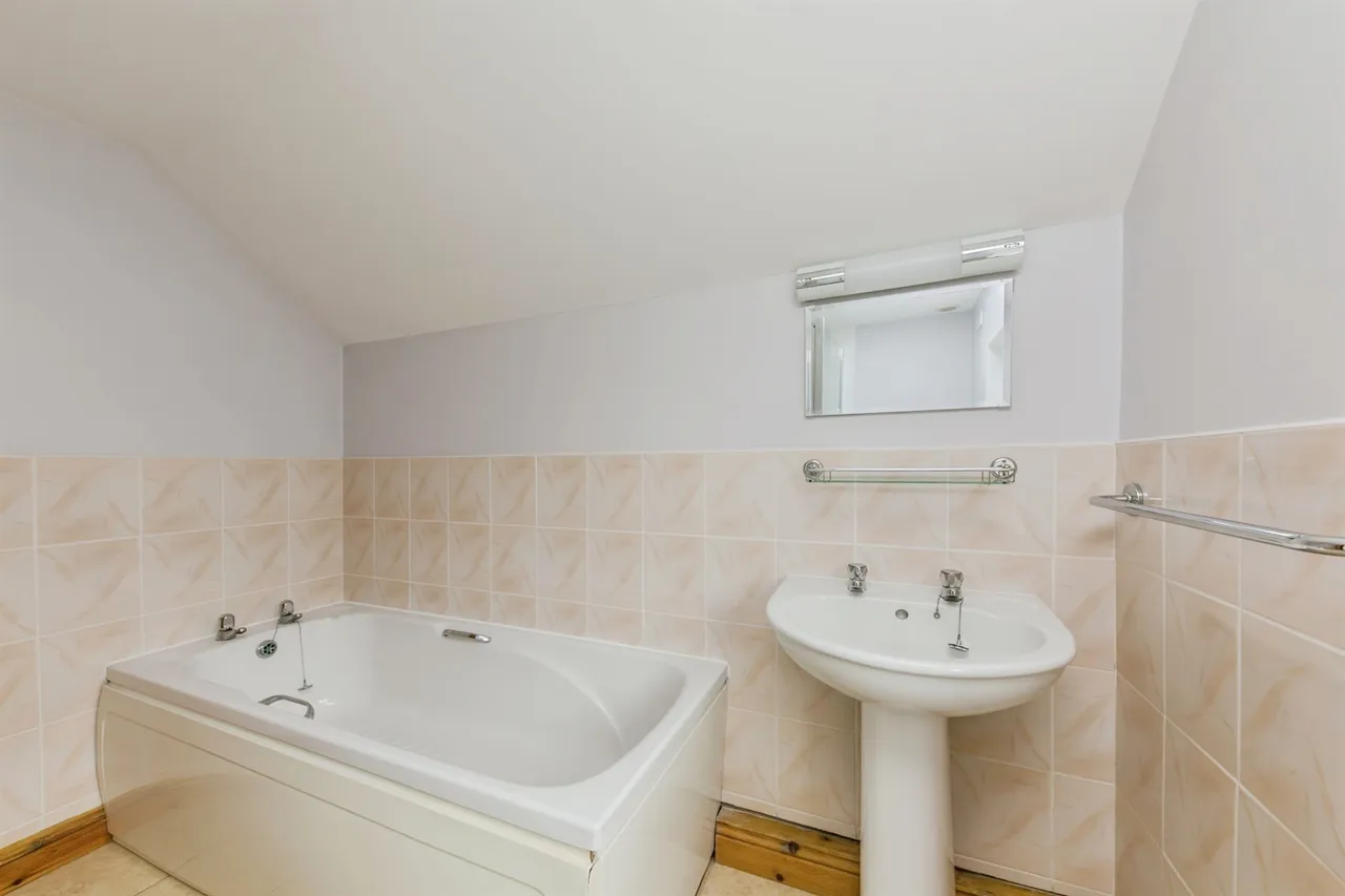 School Lane, Leigh, ST10, photo 12
