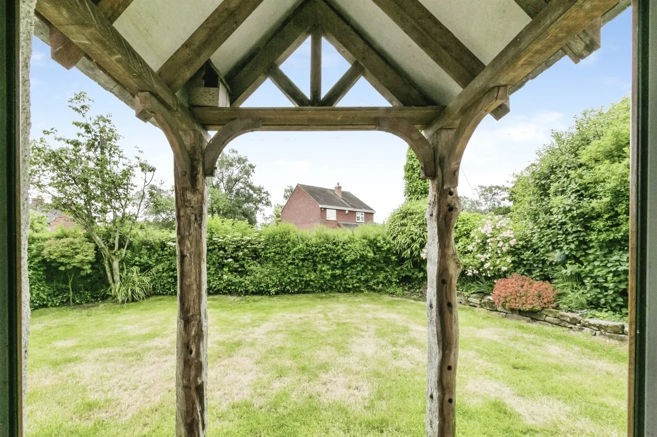 School Lane, Leigh, ST10, photo 2