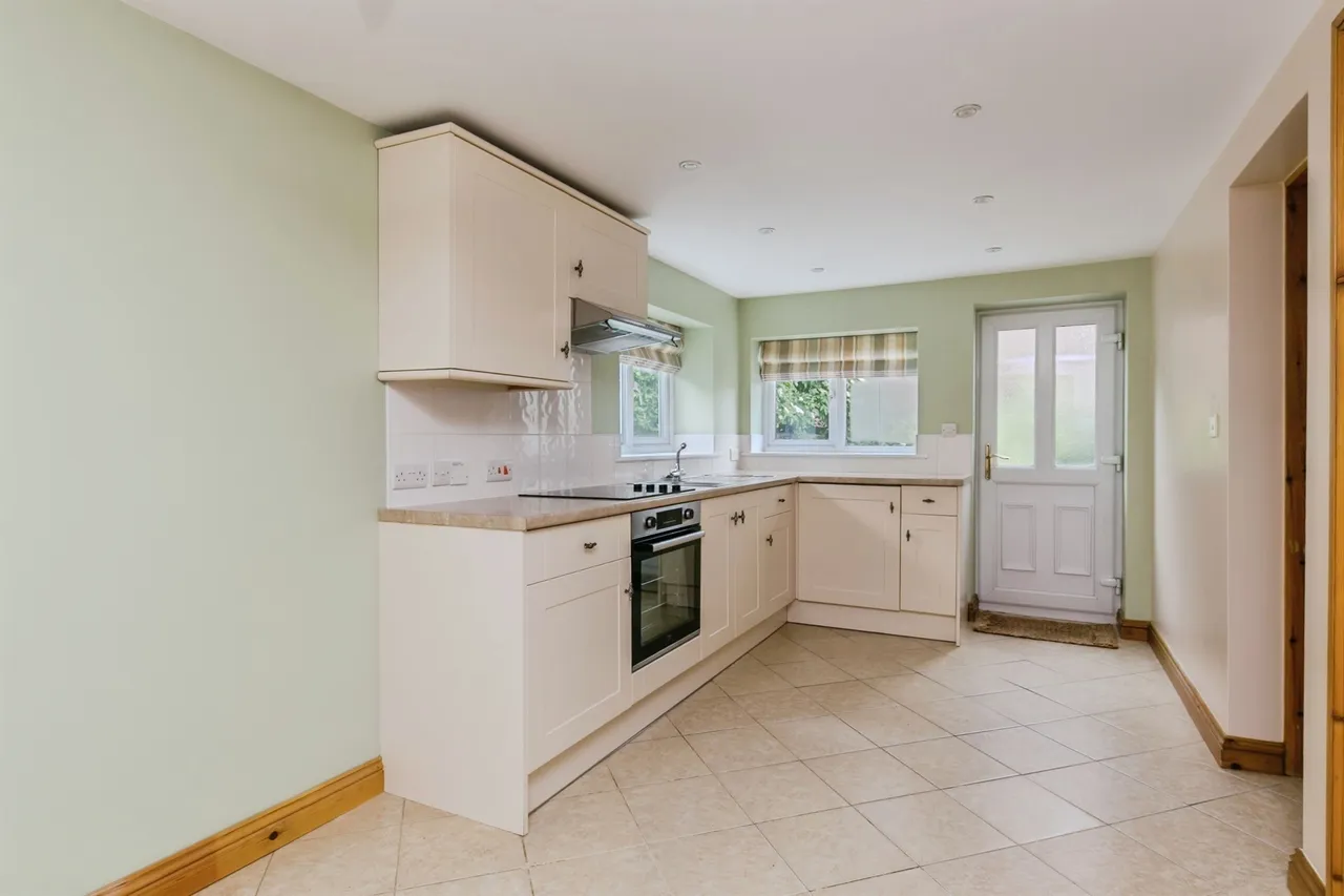 School Lane, Leigh, ST10, photo 4