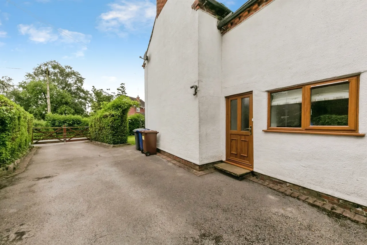 School Lane, Leigh, ST10, photo 16