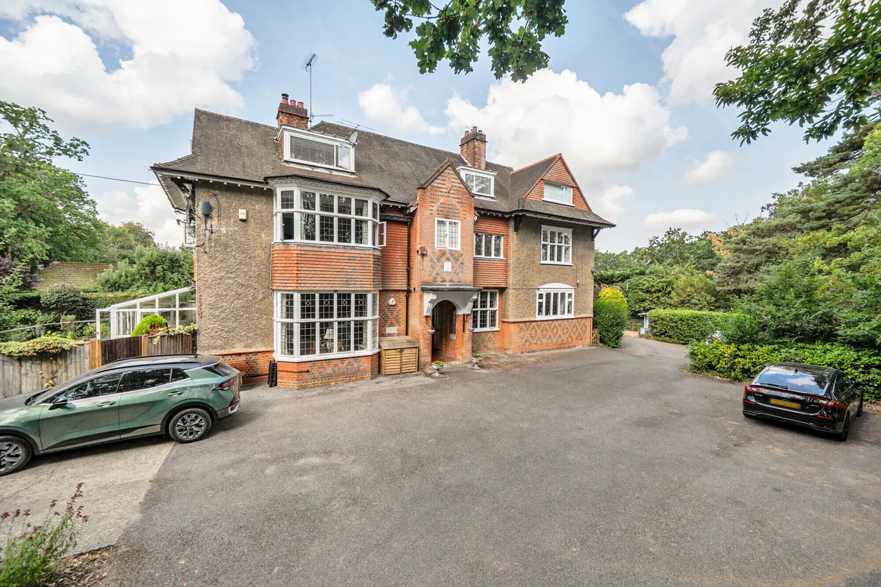 Longdown Road, Lower Bourne Farnham, ..., photo 2