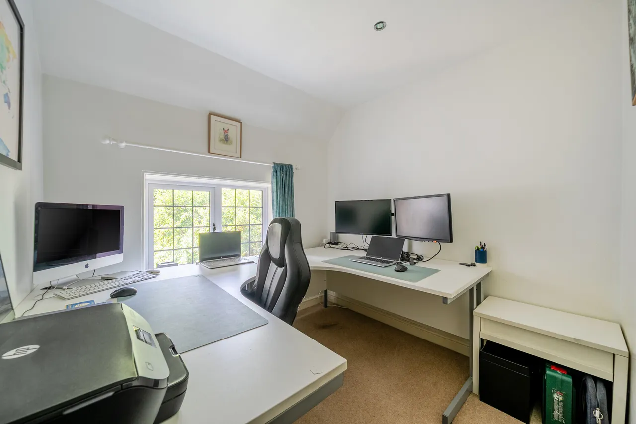 Longdown Road, Lower Bourne Farnham, ..., photo 7