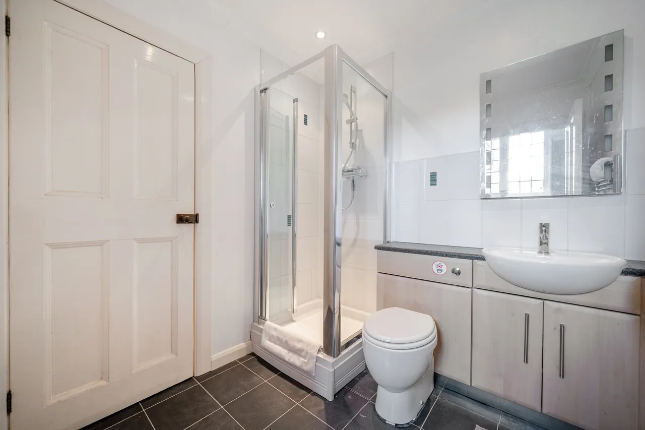 Longdown Road, Lower Bourne Farnham, ..., photo 9