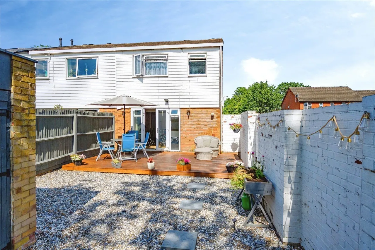 Bromley Gardens, Houghton Regis, Dunstable, Bedfordshire, LU5, photo 13