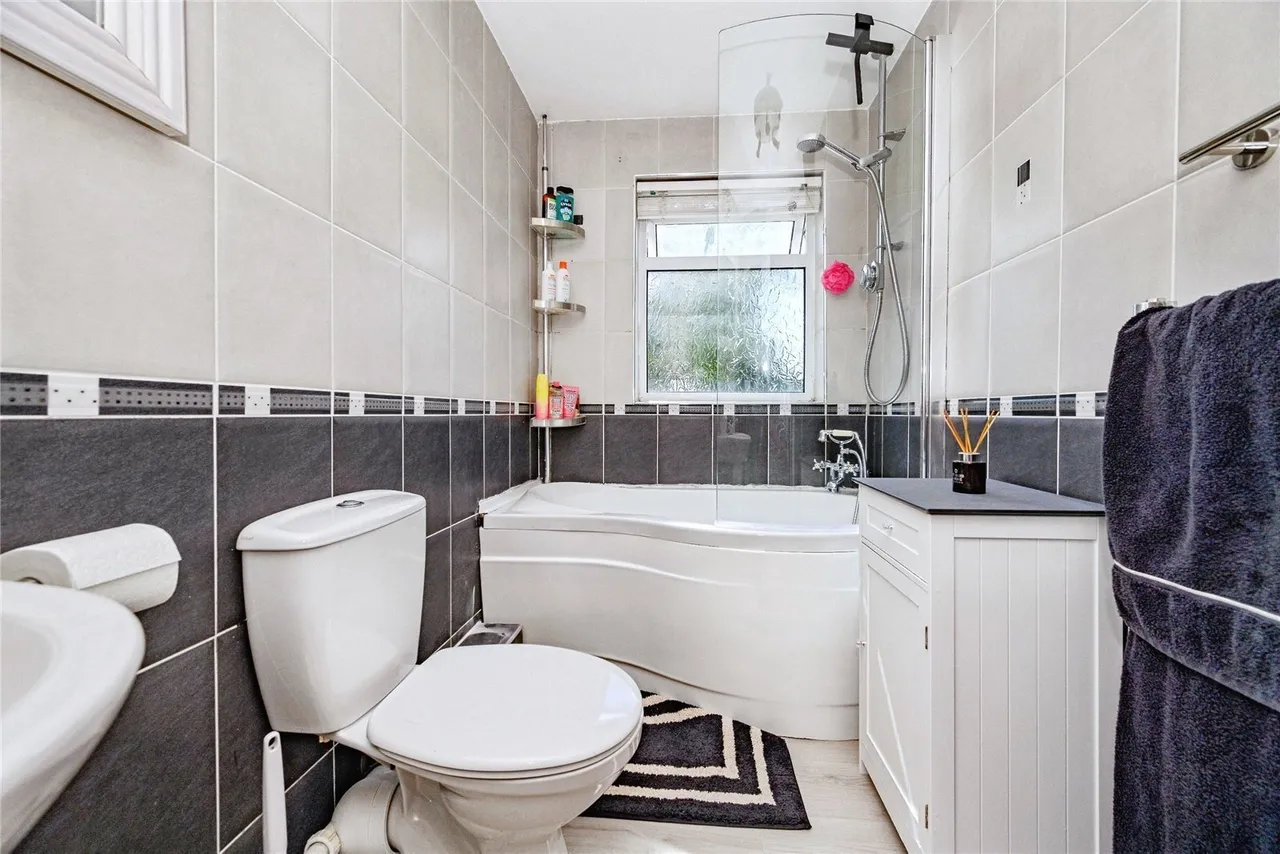 Bromley Gardens, Houghton Regis, Dunstable, Bedfordshire, LU5, photo 11