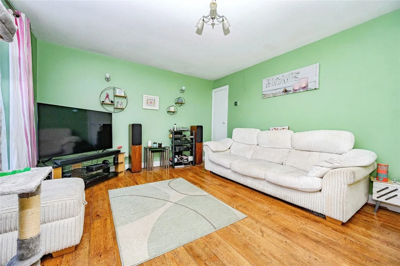 Bromley Gardens, Houghton Regis, Dunstable, Bedfordshire, LU5, photo 3