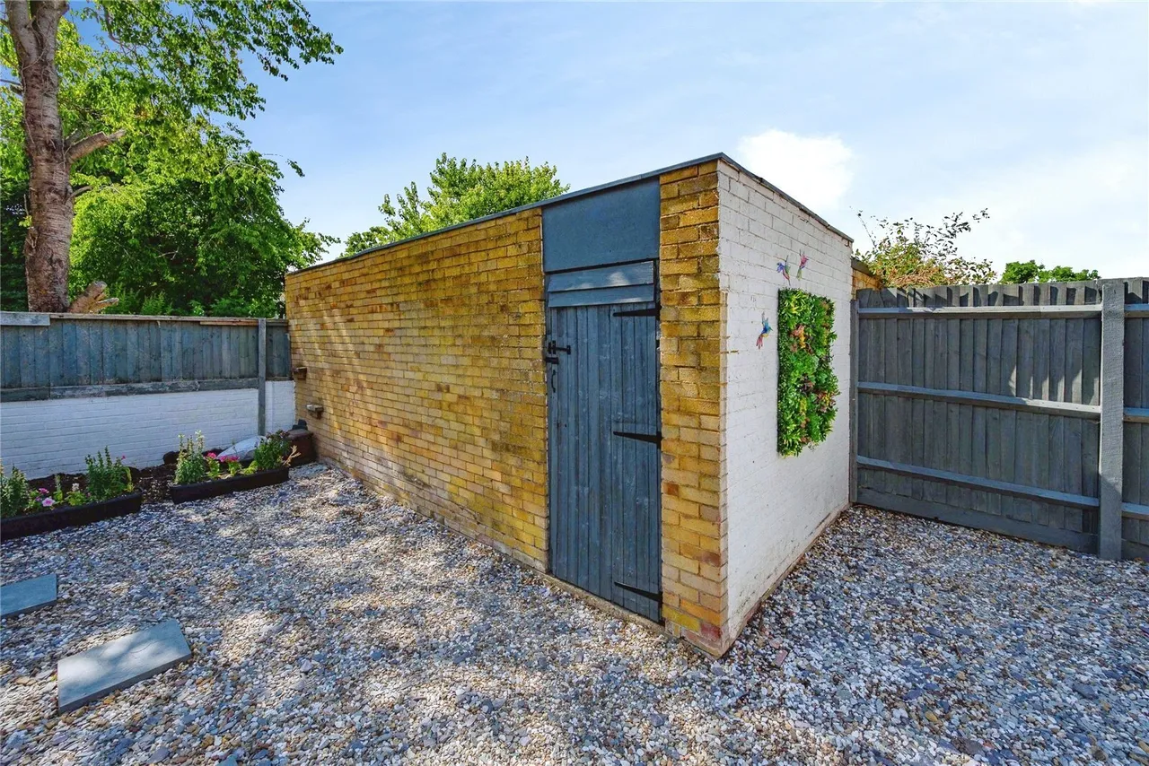 Bromley Gardens, Houghton Regis, Dunstable, Bedfordshire, LU5, photo 12