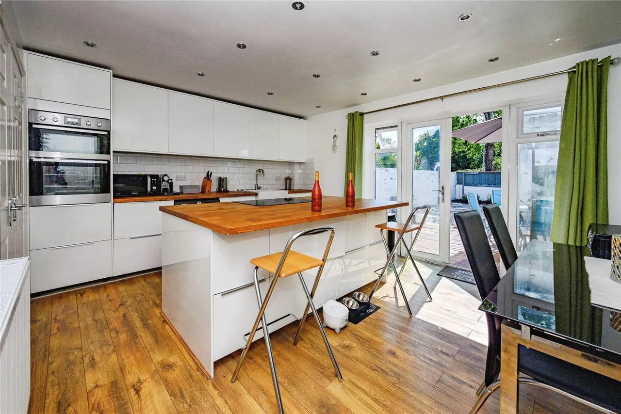 Bromley Gardens, Houghton Regis, Dunstable, Bedfordshire, LU5, photo 5