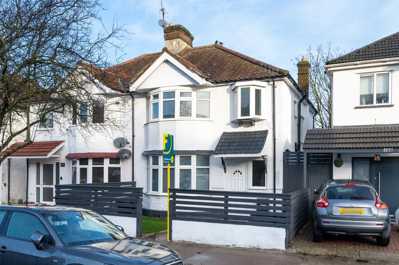 3 bed house for sale — 106 Burnley Road, London
