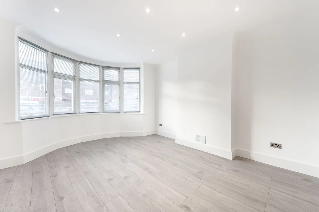 106 Burnley Road, London, photo 2