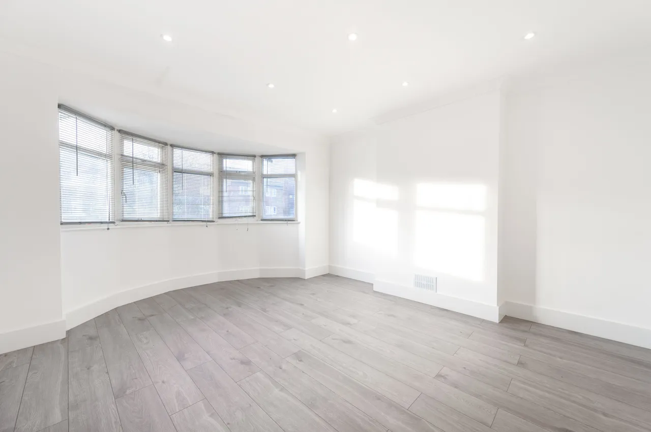 106 Burnley Road, London, photo 4