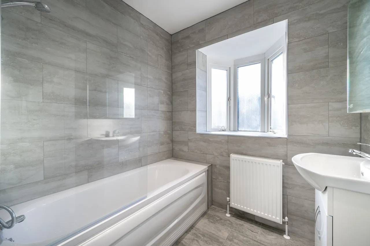 106 Burnley Road, London, photo 6