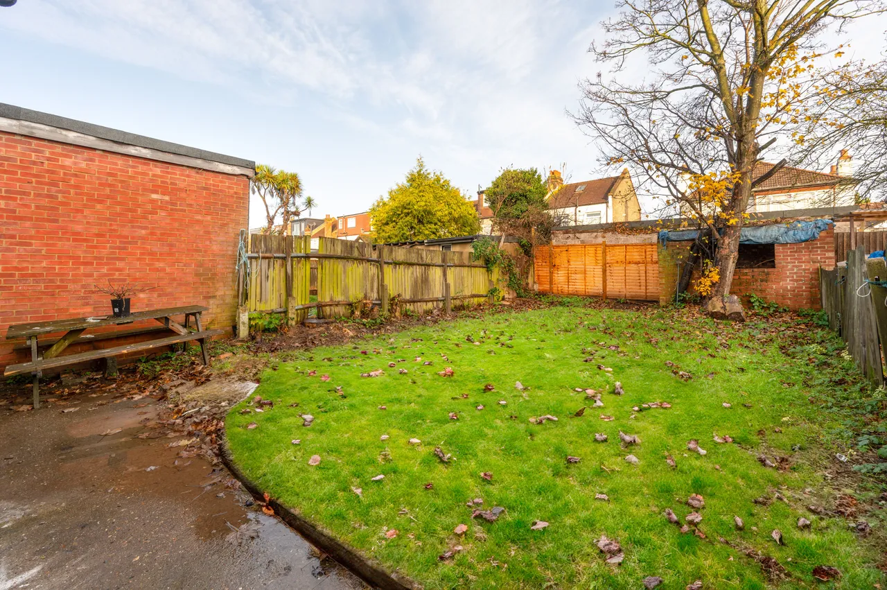 106 Burnley Road, London, photo 9
