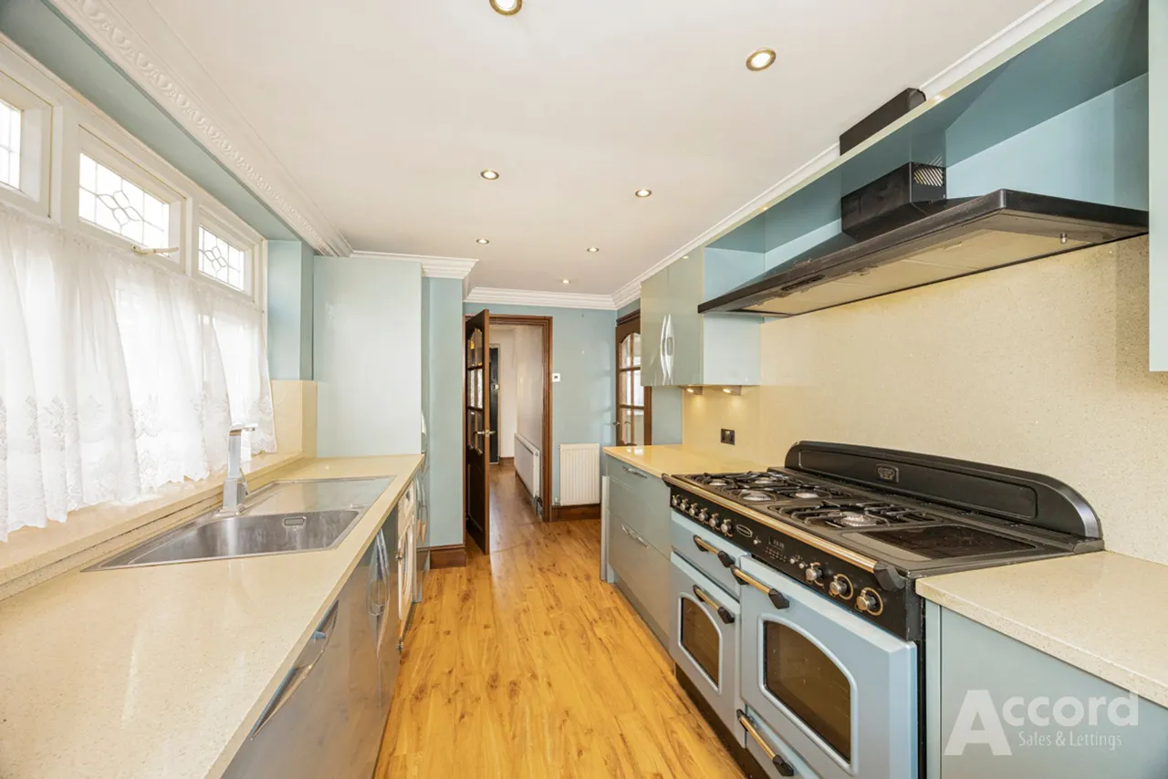 Pettits Boulevard, Romford, RM1, photo 25