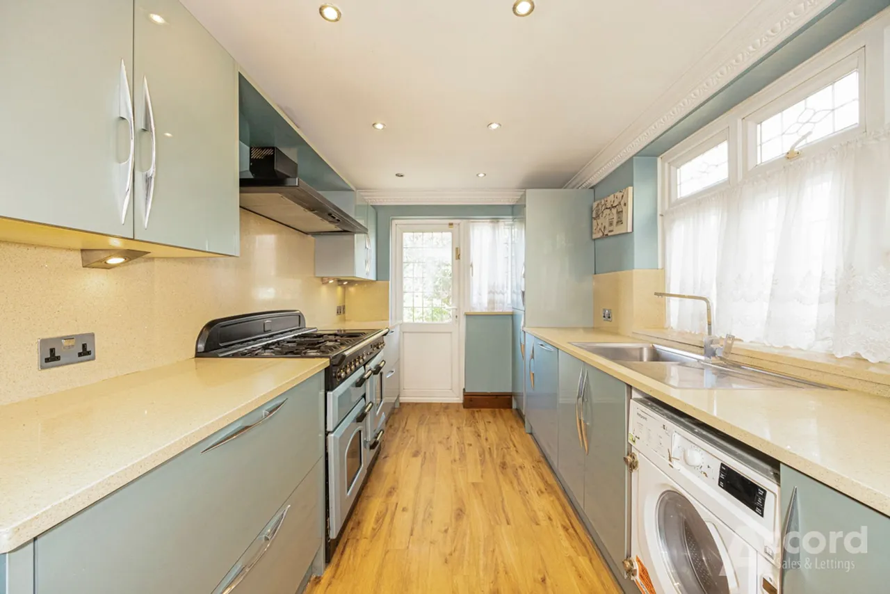 Pettits Boulevard, Romford, RM1, photo 33