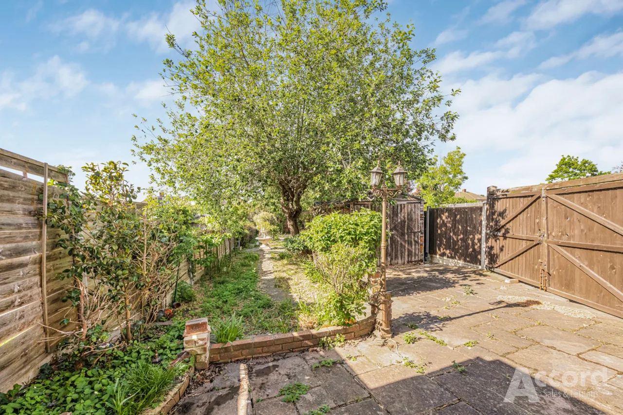 Pettits Boulevard, Romford, RM1, photo 45