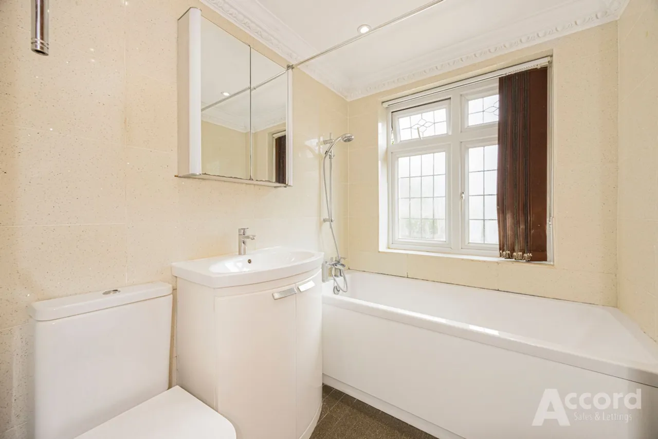 Pettits Boulevard, Romford, RM1, photo 17