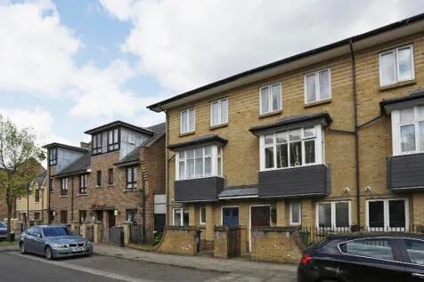 4 bedroom Semi Detached for sale, photo 2