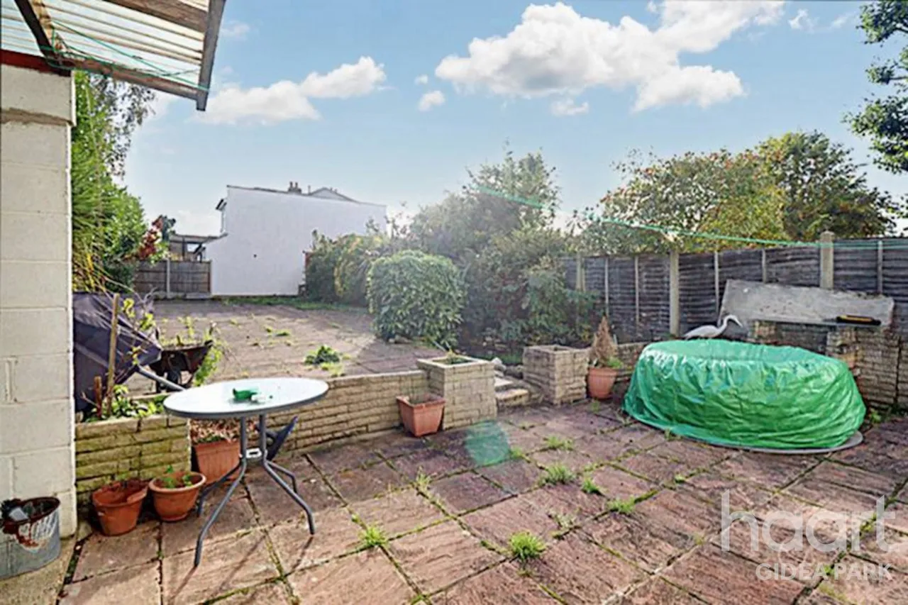 Heath Park Road, Romford, RM2, photo 12