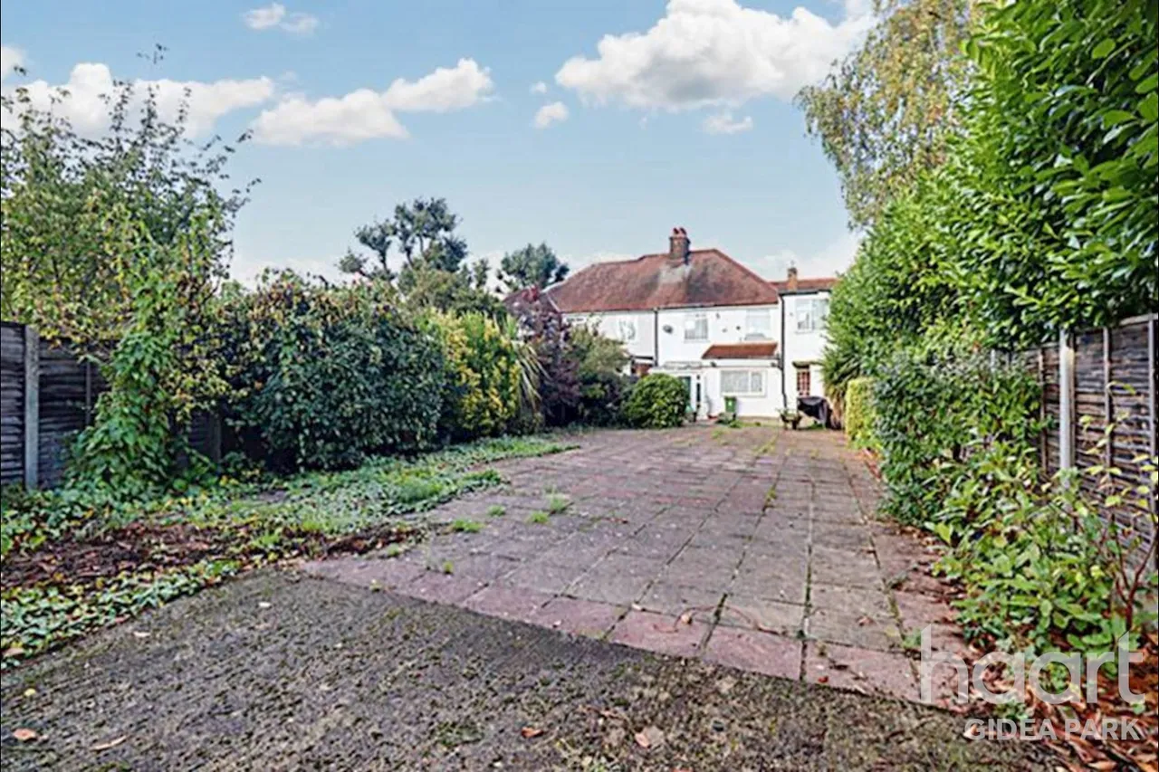 Heath Park Road, Romford, RM2, photo 13