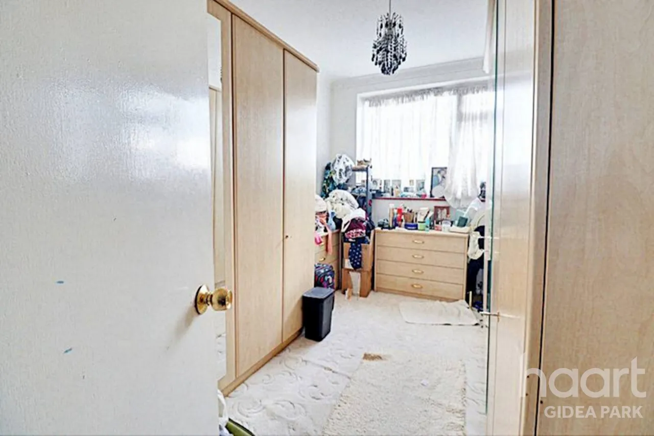 Heath Park Road, Romford, RM2, photo 11