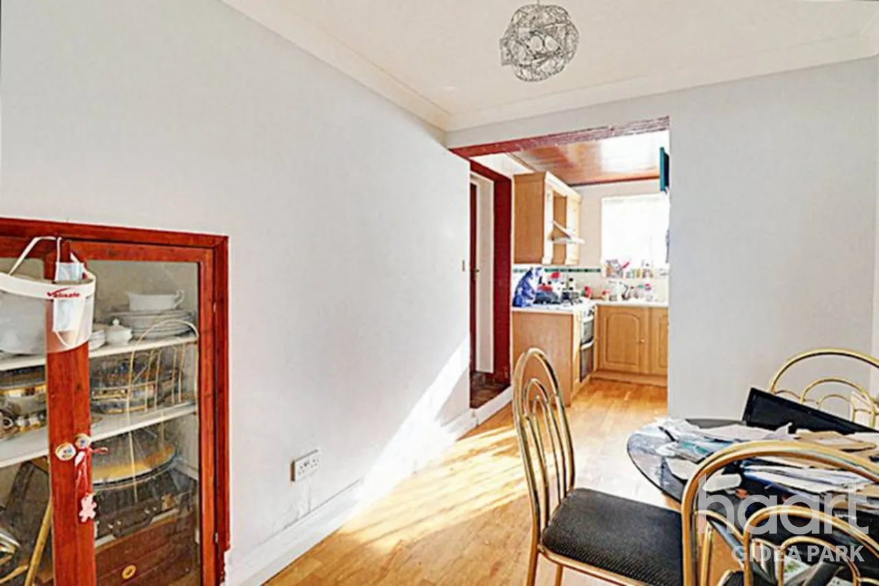 Heath Park Road, Romford, RM2, photo 5