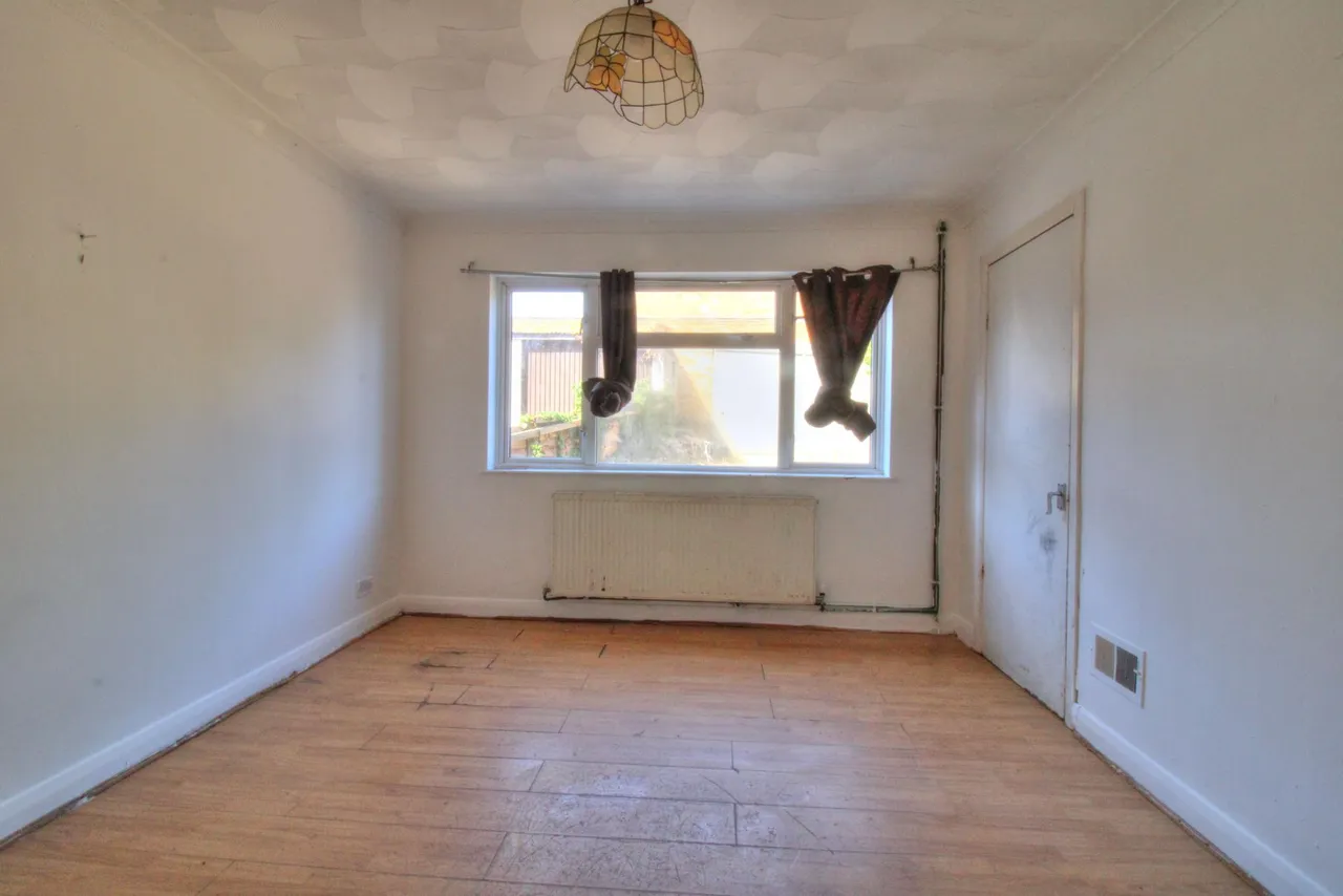 Lower Crescent, Stanford-le-hope, SS17, photo 3