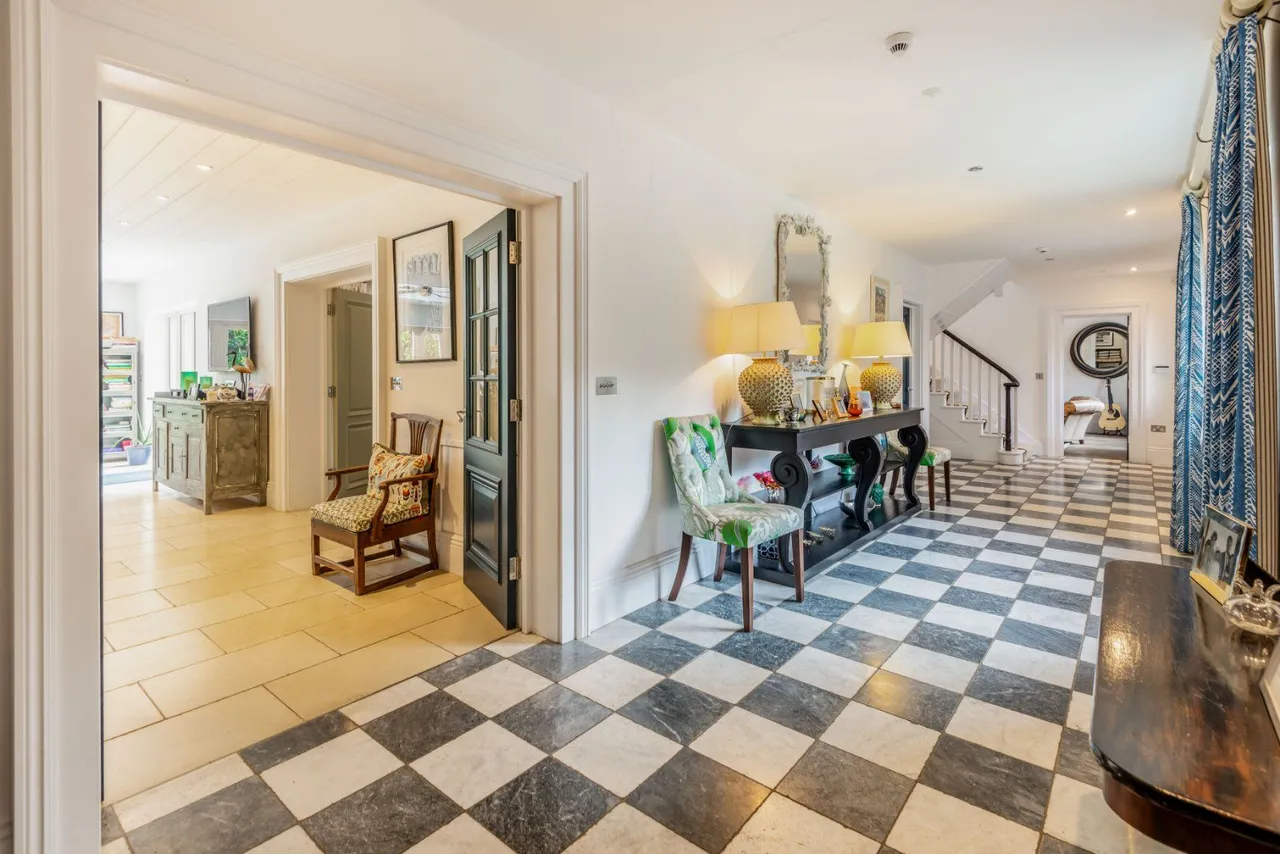 Queens Acre, Windsor, SL4, photo 8