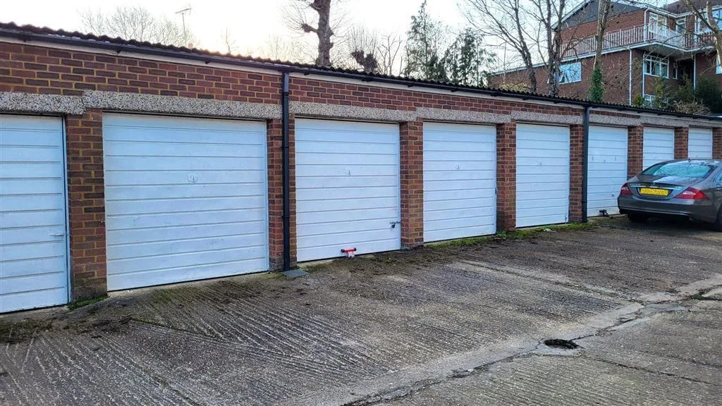 garage to rent — Village Road, ENFIELD