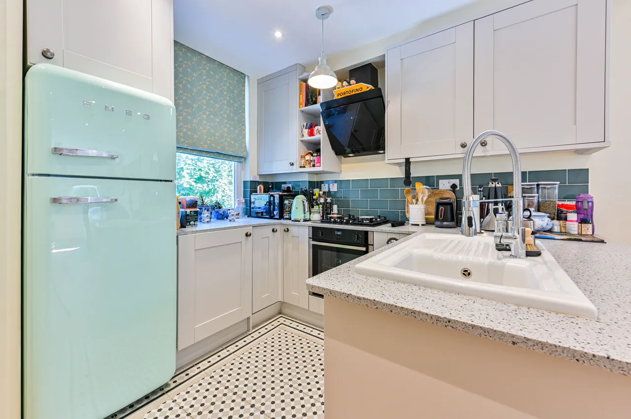 3 bed flat for sale — 34B Turneville Road, London