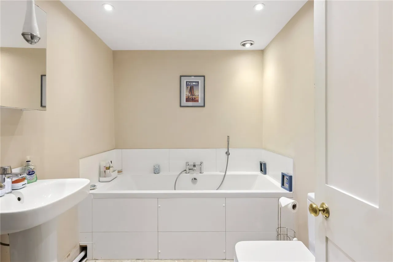 Bath Road, Cheltenham, GL53, photo 17