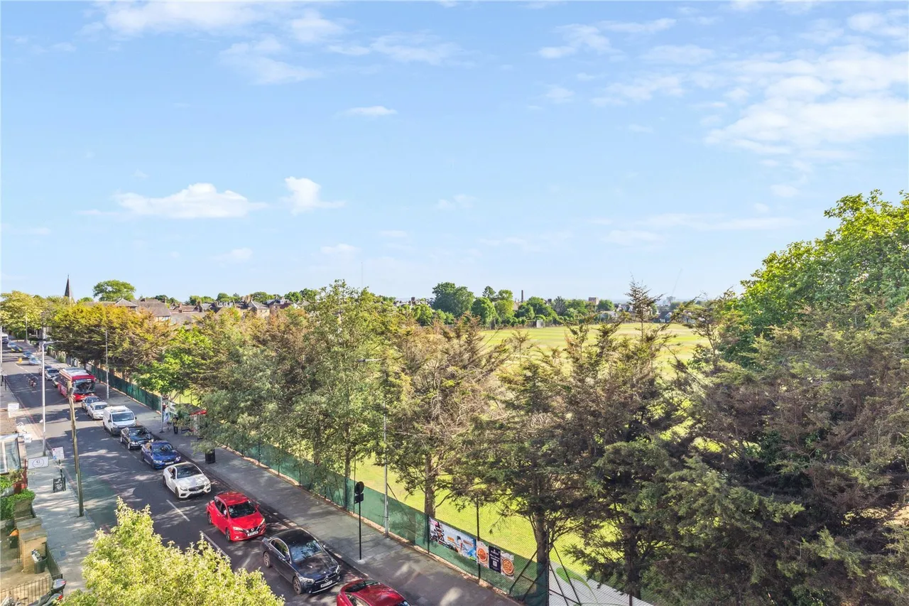 Trinity Road, London, SW17, photo 12