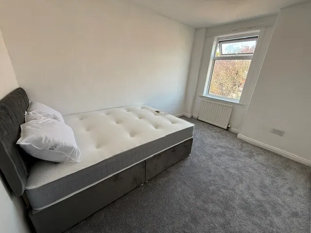 1 bed house to rent — Walthall Street, CW2