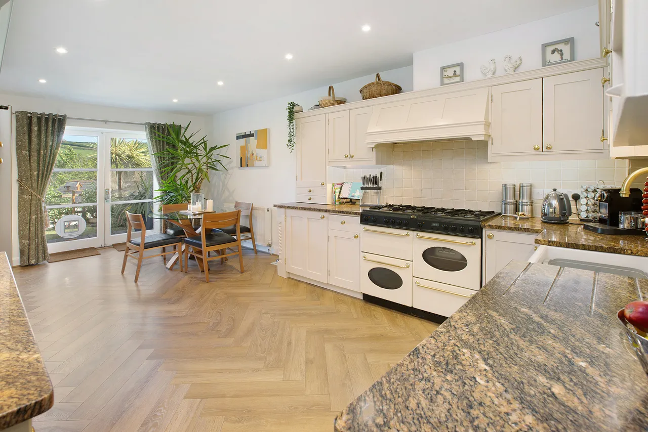 Five-Bedroom Character Residence in Exclusive Gated Development, EX7, photo 3
