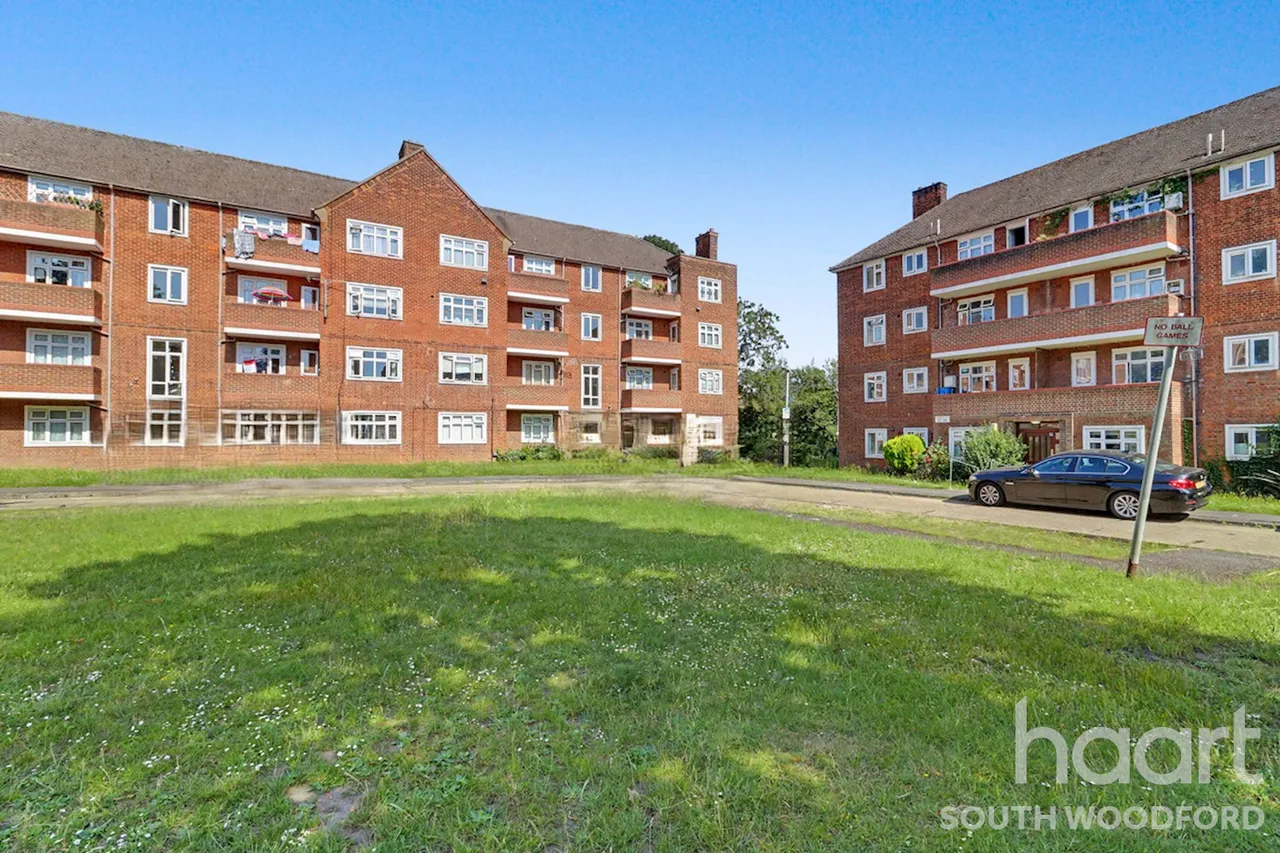 Althorne Gardens, London, E18, photo 16