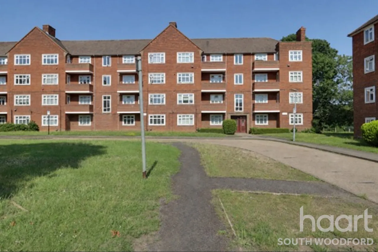 Althorne Gardens, London, E18, photo 15