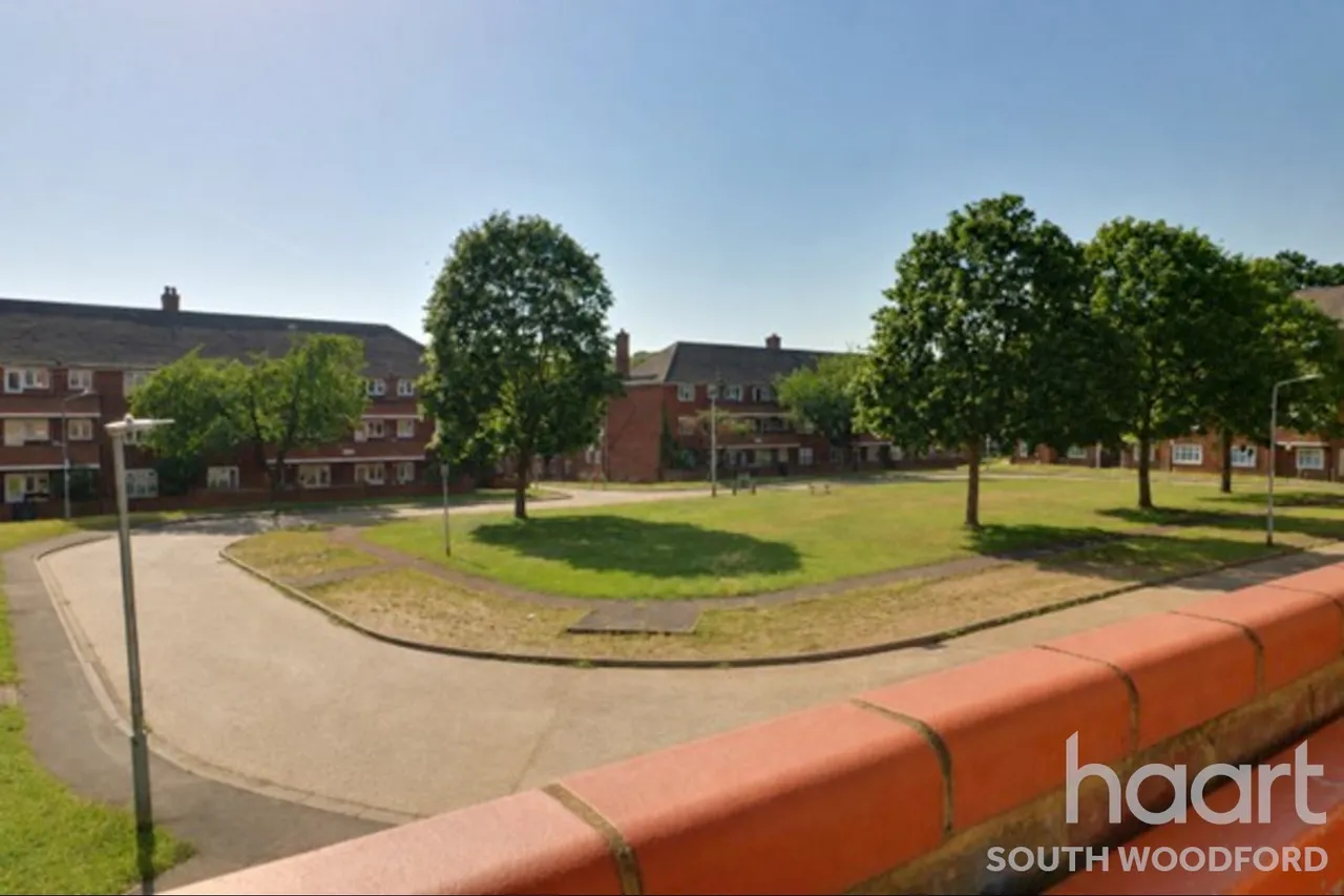 Althorne Gardens, London, E18, photo 4
