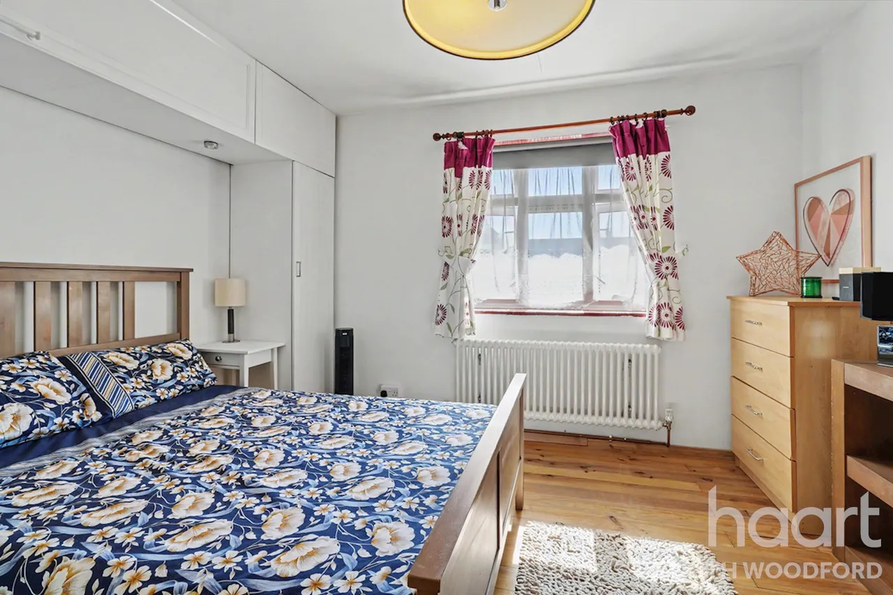 Althorne Gardens, London, E18, photo 12