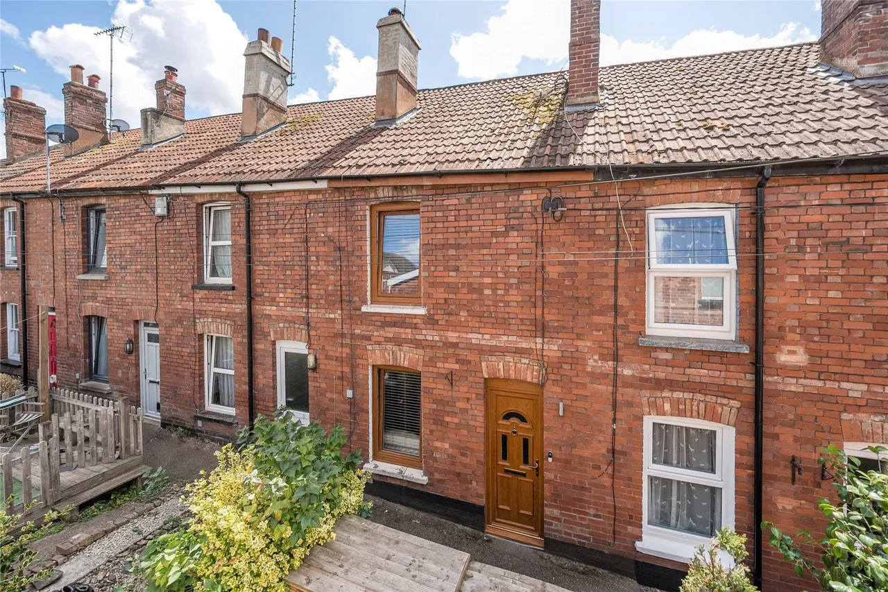 2 bed property for sale — Oxford Terrace, Mill Street, Crediton, Devon, EX17