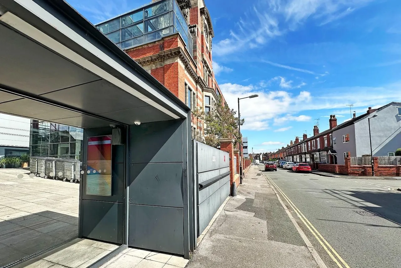 Woodfield Road, Altrincham, Cheshire WA14 4RR, photo 28